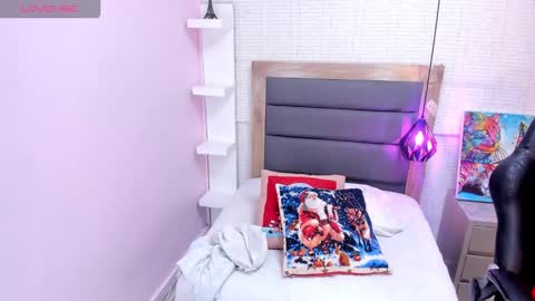 Snapshot of meganzarick chatting on 18, 12, 2025 M E G A N online show from 18, 12, 2025