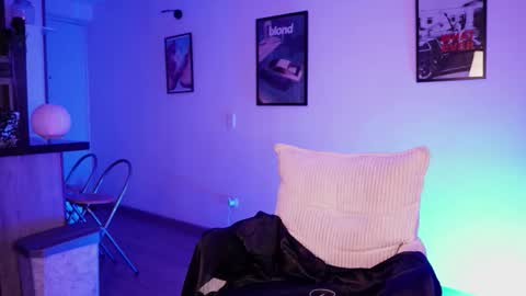 Snapshot of megga_bluee chatting on 9, 11, 2025 megga_bluee online show from 9, 11, 2025