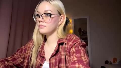 Mia online show from 11, 3, 2026