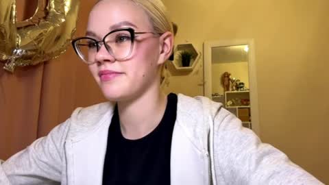 Mia online show from 9, 4, 2026