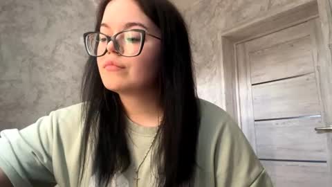 Snapshot of meghanlui chatting on 11, 6, 2026 Hanna online show from 11, 6, 2026