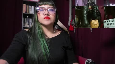 Snapshot of megoddessara chatting on 26, 5, 2026 Goddess Sara online show from 26, 5, 2026
