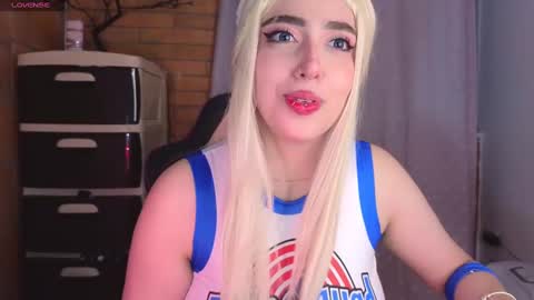 Snapshot of megumi_yang chatting on 5, 1, 2025 Megumi online show from 5, 1, 2025