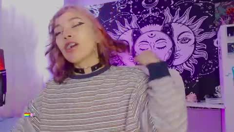 Snapshot of mel_dahlia chatting on 13, 7, 2026 Melissa - - Please help me to reach 100 thumbs up online show from 13, 7, 2026