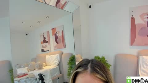 Melanie Baez online show from 28, 1, 2025