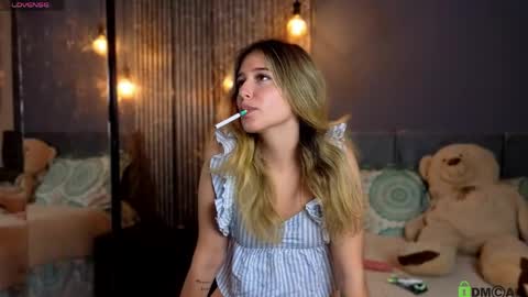 Snapshot of melanie__5 chatting on 27, 5, 2026 Melanie Baez online show from 27, 5, 2026