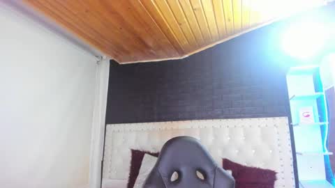 Melanie  online show from 25, 2, 2025