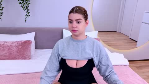 Snapshot of melaniecarterr chatting on 7, 11, 2025 Melanie online show from 7, 11, 2025