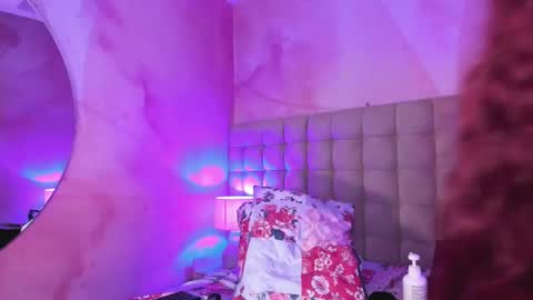 Melanie Roux online show from 26, 1, 2025