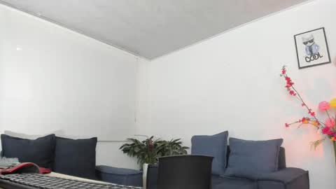 Snapshot of melaniie_roussel chatting on 21, 10, 2025 melaniie_roussel online show from 21, 10, 2025