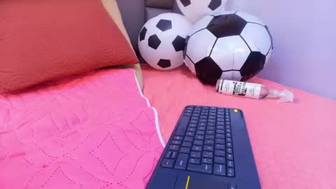Snapshot of melany_roberts_ chatting on 25, 6, 2026 Melany online show from 25, 6, 2026