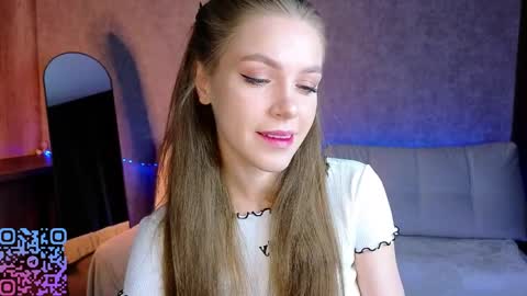 Melee Eva - Thumbs Up please  online show from 3, 4, 2026