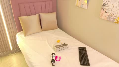 Snapshot of meli_peach chatting on 23, 4, 2026 meli_peach online show from 23, 4, 2026