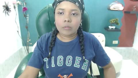 Snapshot of melika_sweet chatting on 2, 1, 2025 eli online show from 2, 1, 2025