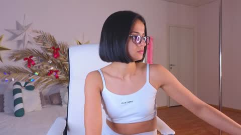 Snapshot of melisa_vong chatting on 7, 1, 2025 Victoria online show from 7, 1, 2025