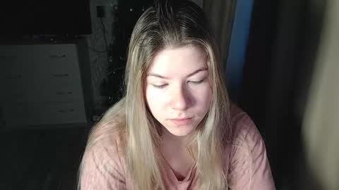 Melissa  Ray online show from 24, 12, 2024