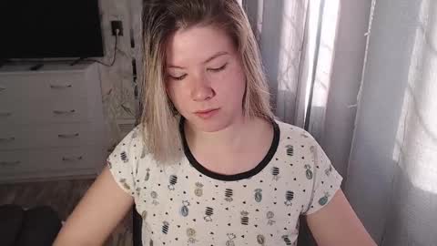 Melissa  Ray online show from 31, 1, 2025