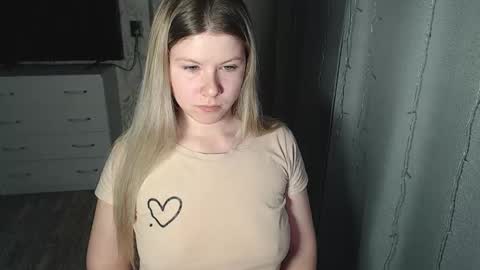 Melissa  Ray online show from 5, 2, 2025