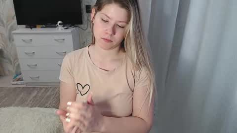 Melissa  Ray online show from 17, 2, 2025