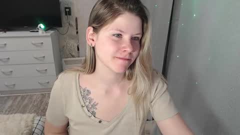 Melissa  Ray online show from 7, 3, 2025