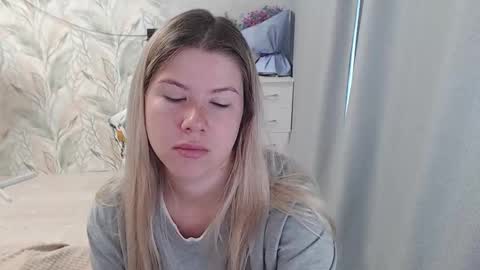 Melissa  Ray online show from 11, 9, 2025