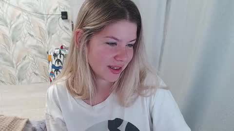 Melissa  Ray online show from 22, 9, 2025