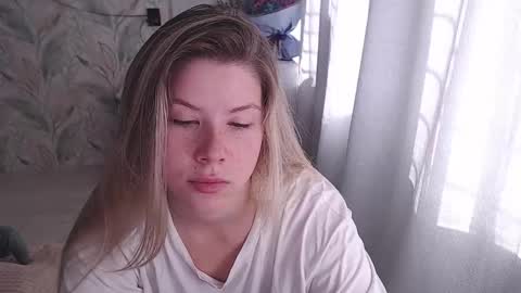 Melissa  Ray online show from 26, 9, 2025