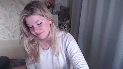 Melissa  Ray online show from 25, 10, 2025