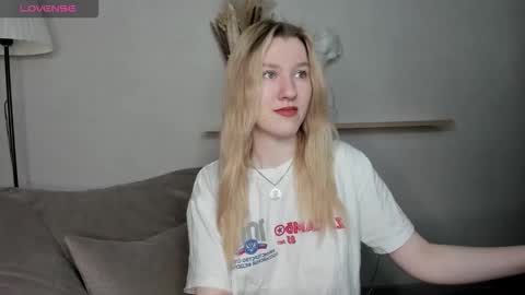 Snapshot of melissa_moooree chatting on 2, 12, 2025 melissa_moooree online show from 2, 12, 2025