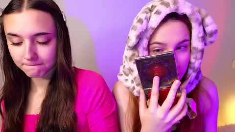 Snapshot of melissapristine chatting on 26, 11, 2025 Mel online show from 26, 11, 2025