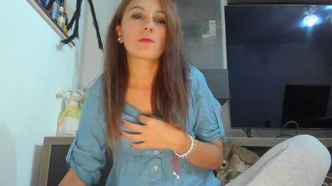Snapshot of mellbell_ chatting on 12, 9, 2025 MellyMell online show from 12, 9, 2025