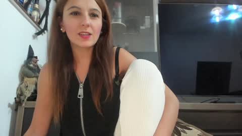 Snapshot of mellbell_ chatting on 15, 10, 2025 MellyMell online show from 15, 10, 2025