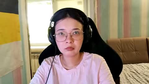 Snapshot of mellieyamazaki chatting on 3, 6, 2026 mellieyamazaki online show from 3, 6, 2026