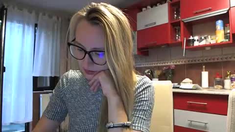 Melly online show from 17, 9, 2025