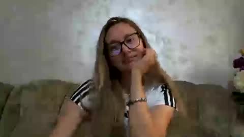 Snapshot of melly_rosey chatting on 25, 7, 2026 Melly online show from 25, 7, 2026