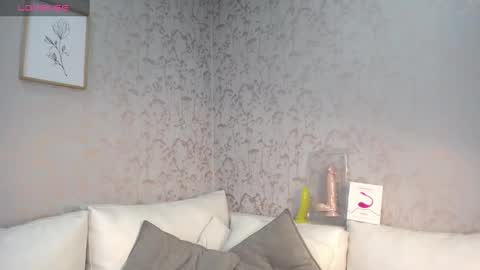 Snapshot of melodiroux_ chatting on 1, 2, 2025 Melodi online show from 1, 2, 2025