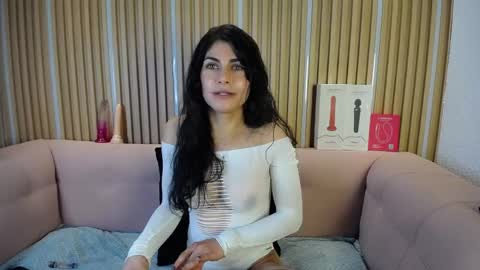 Snapshot of melodiroux_ chatting on 28, 4, 2026 Melodi online show from 28, 4, 2026