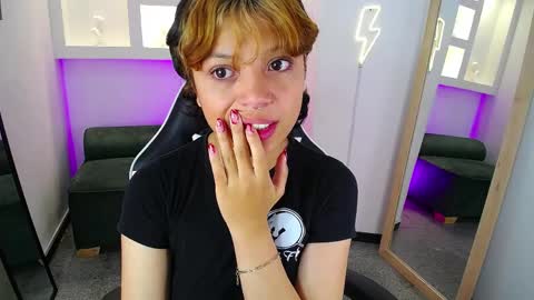 Snapshot of melody701583as chatting on 8, 4, 2026 melody701583as online show from 8, 4, 2026