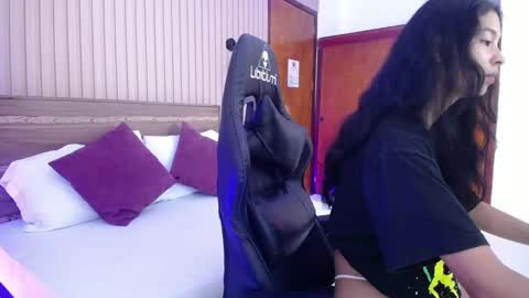 Snapshot of melody_flowers chatting on 4, 12, 2024 Melody online show from 4, 12, 2024