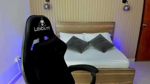 Snapshot of melody_flowers chatting on 7, 1, 2025 Melody online show from 7, 1, 2025