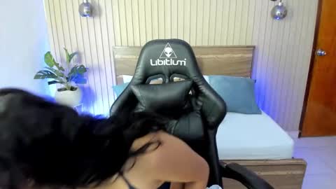 Snapshot of melody_flowers chatting on 8, 1, 2025 Melody online show from 8, 1, 2025