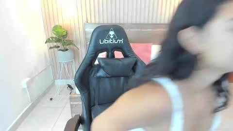 Snapshot of melody_flowers chatting on 10, 2, 2025 Melody online show from 10, 2, 2025