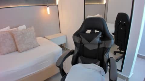 Snapshot of melody_flowers chatting on 25, 11, 2025 Melody online show from 25, 11, 2025