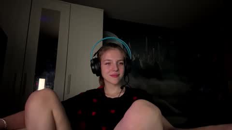 Hi Im Aria 18 years old online show from 9, 10, 2025