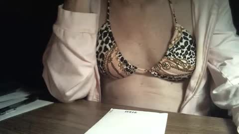 Snapshot of memberjames chatting on 27, 4, 2026 I am usually high and horny...lol online show from 27, 4, 2026