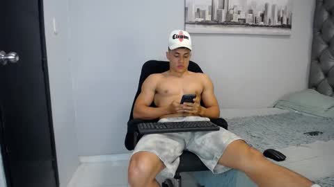 Snapshot of menxtop chatting on 26, 4, 2026 Tony and David online show from 26, 4, 2026