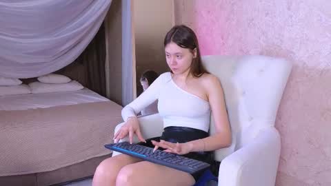 meow_mellie online show from 11, 3, 2025