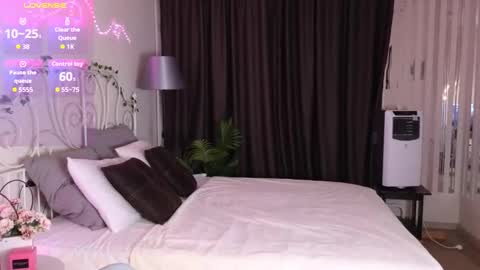 meow_mellie online show from 24, 9, 2025