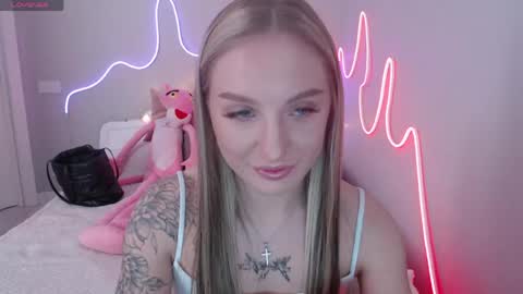 Snapshot of meowwmirra chatting on 7, 5, 2026 Mirrra online show from 7, 5, 2026