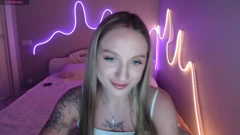 Snapshot of meowwmirra chatting on 16, 5, 2026 Mirrra online show from 16, 5, 2026